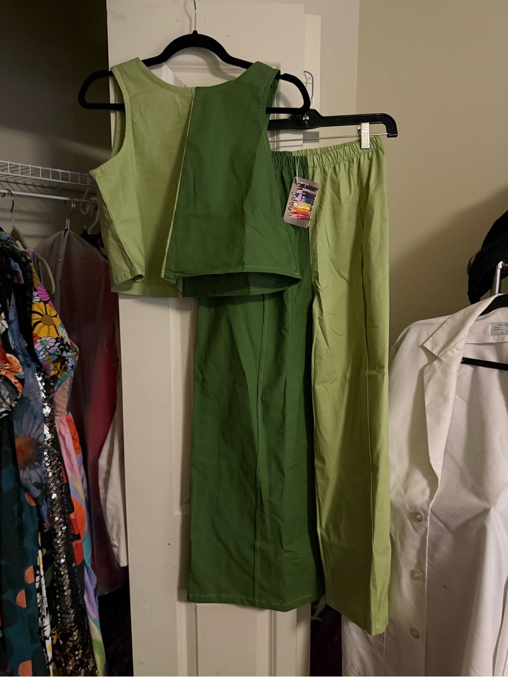 Isabella Eve Colorblock Green Two-Piece Medium Crop Top & Small Wide-Leg Pants - Picture 3 of 4